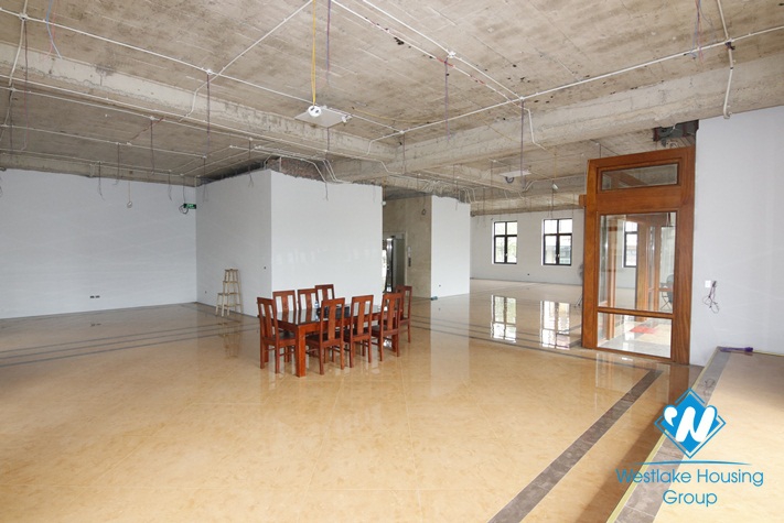 Spacious showroom/office for rent on Co Linh street, Long Bien, Hanoi